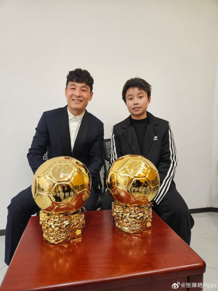  張琳艷社媒曬與武磊合照：感謝、榮幸、幸運(yùn)，祝磊哥早日康復(fù)